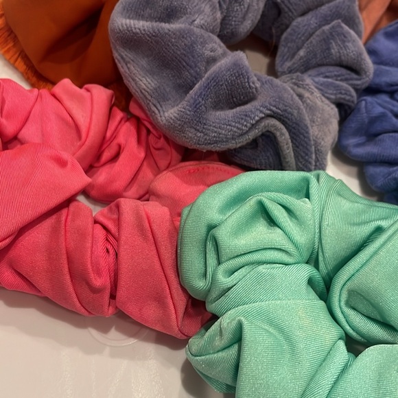Scrunchies set of 8 multi color all like new - Picture 2 of 4